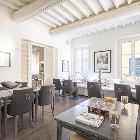 Hall Suites Bed & Breakfast 3*