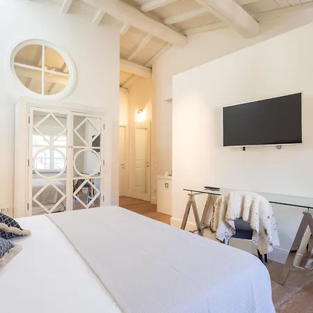 Hall Suites Bed & Breakfast 3*