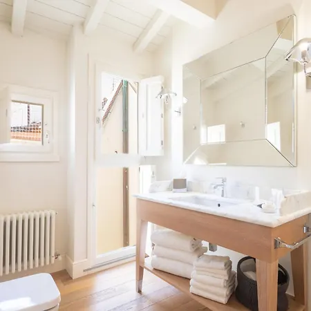 Bed & Breakfast Hall Suites 3*