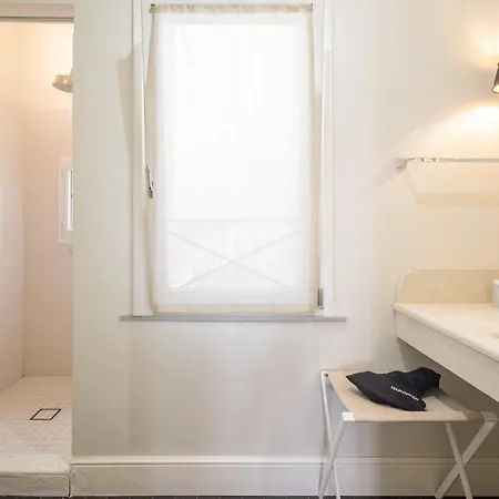 Hall Suites Bed & Breakfast 3*