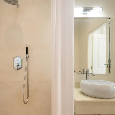 Hall Suites Bed & Breakfast 3*