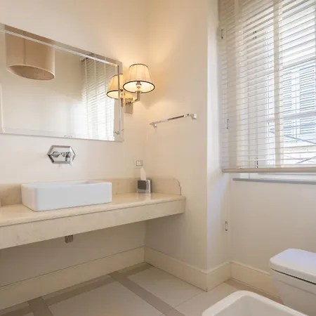 Hall Suites Bed & Breakfast 3*