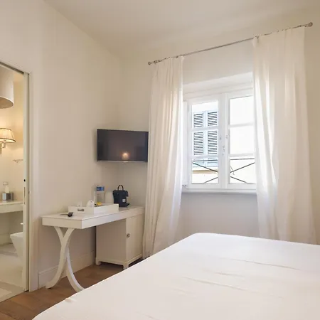 Bed & Breakfast Hall Suites 3*