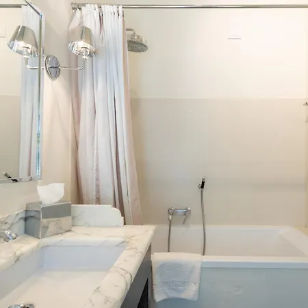 Hall Suites 3*