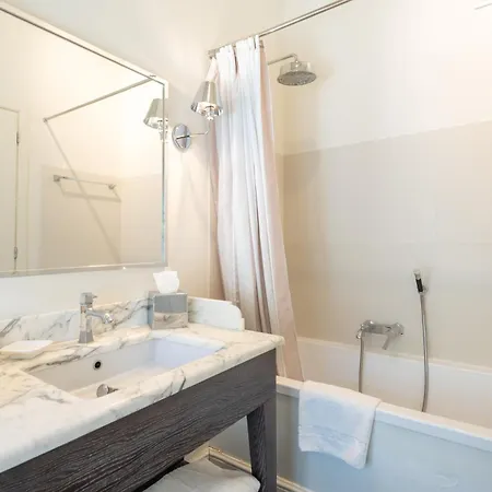 Hall Suites Bed & Breakfast 3*