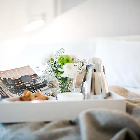 Bed & Breakfast Hall Suites 3*