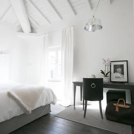 Hall Suites Bed & Breakfast