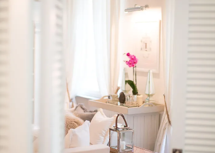 Hall Suites 3*